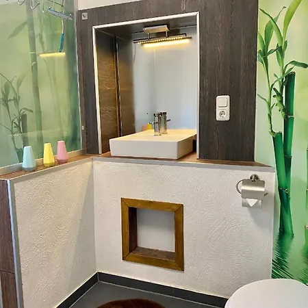 アパート Eifelstein, Mit Whirlpool Und Ofen クローネンブルク