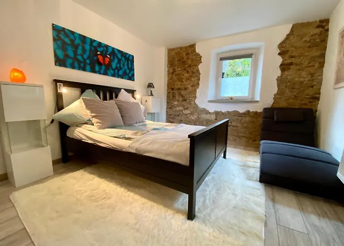 Eifelstein, Mit Whirlpool Und Ofen Apartmán *